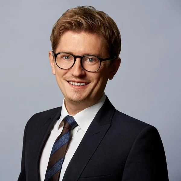 Co po studiach prawniczych bez aplikacji? Odkryj fascynujące możliwości kariery