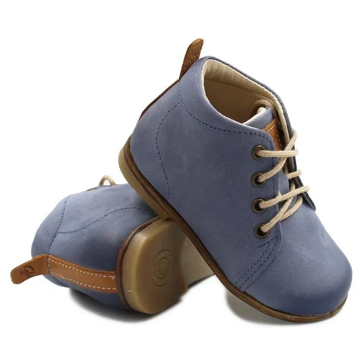 Idealne obuwie dla malucha: Jakie buty dla dziecka, które uczy się chodzić, pomagają uniknąć problemów ze stopami?