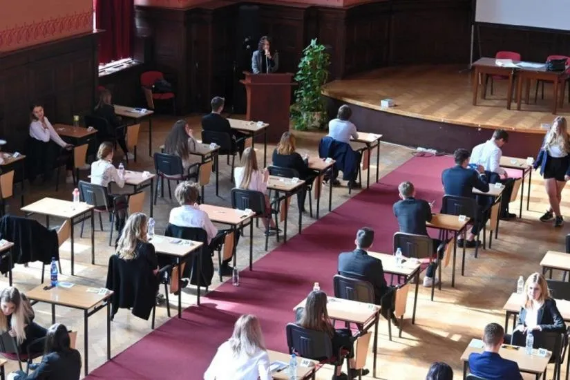 Jak skutecznie rozpocząć maturalną ustną? Sprawdzone sposoby na mocne wprowadzenie