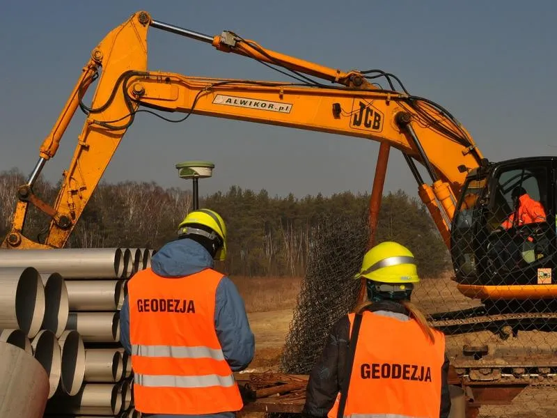 Jak zbudować udaną karierę po studiach geodezyjnych i uniknąć trudności?