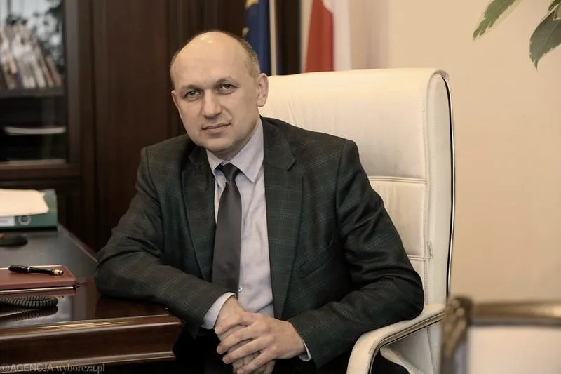 Komu podlega kurator oświaty? Odkryj hierarchię w polskiej edukacji