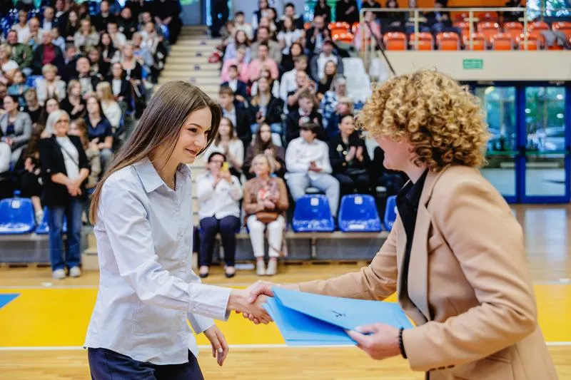 Odkryj różnorodność sukcesów edukacyjnych uczniów i ich wpływ na rozwój osobisty