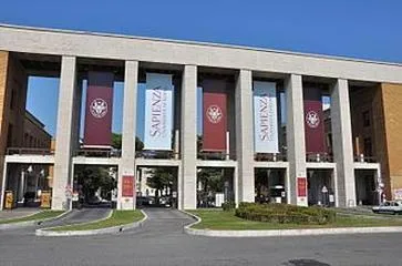 Sapienza Uniwersytet Rzymski: Fascynująca historia, innowacyjne programy i wpływowi absolwenci