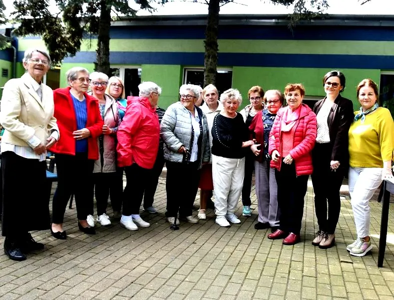 Zajęcia z seniorami, które przyniosą radość i poprawią samopoczucie