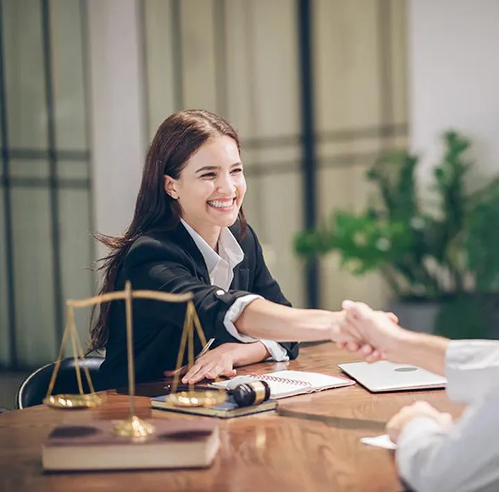 Zdobądź wymarzoną posadę: oferty pracy po studiach prawniczych bez stresu i trudności