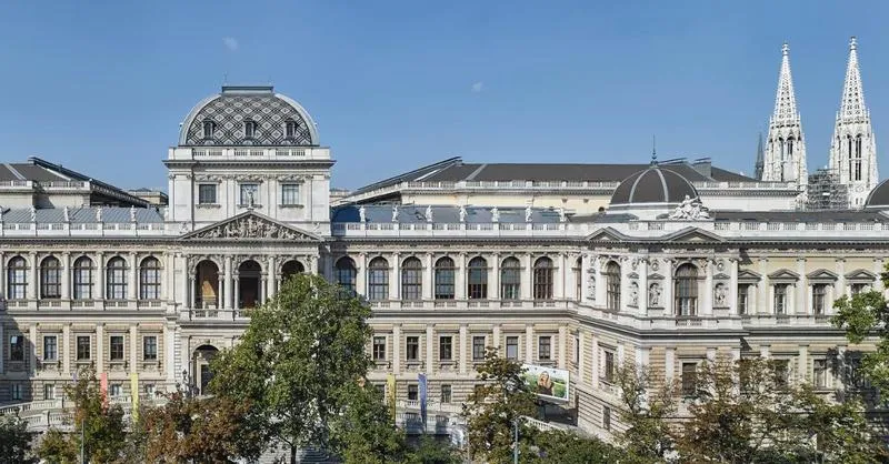 Historia i rozwój uczelni