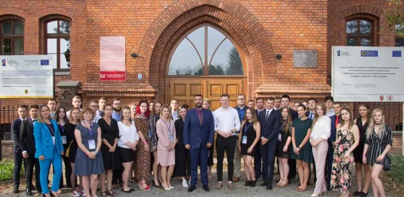 Praktyki i programy stażowe